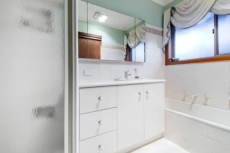 Fifth view of Homely house listing, 8 Coventry Court, Frankston VIC 3199