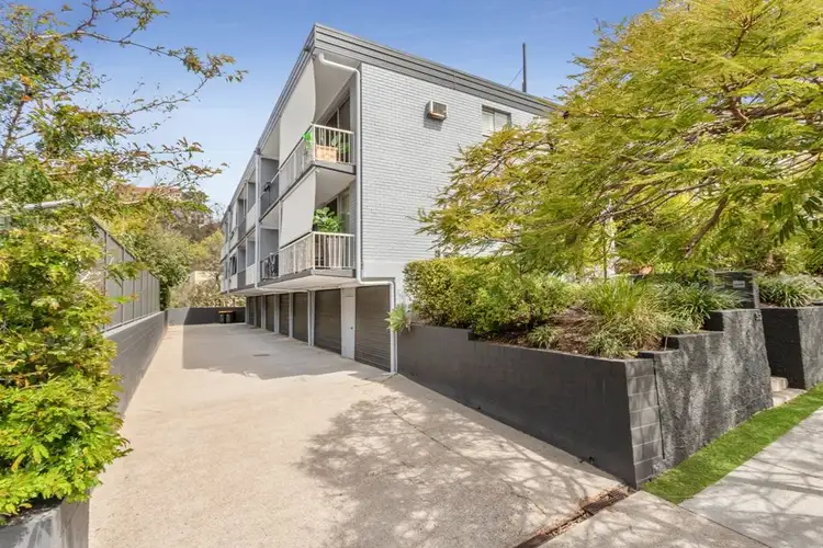 Main view of Homely unit listing, 2/32 Garrick Terrace, Herston QLD 4006