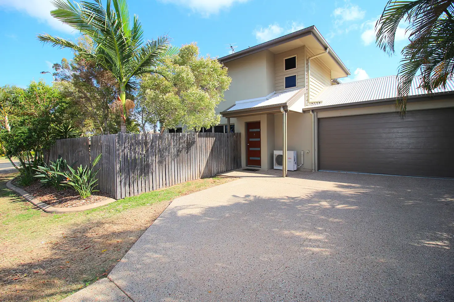 Main view of Homely unit listing, 1/14 Mayfair Drive, Emerald QLD 4720