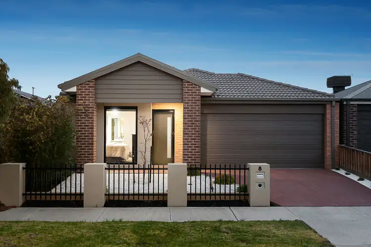 8 Armidale Drive, Pakenham VIC 3810