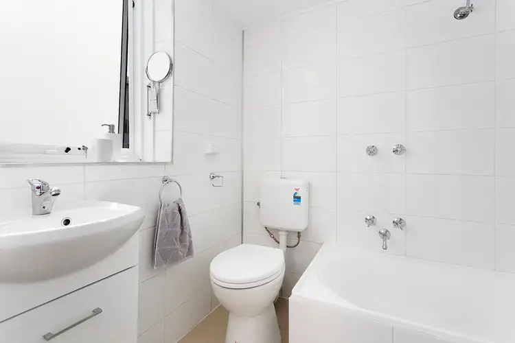 Fifth view of Homely apartment listing, 2/1 Fiona Court, St Kilda VIC 3182
