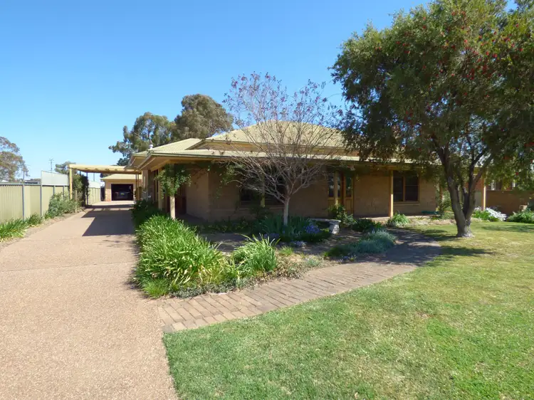 28 Alder Street, Forbes NSW 2871