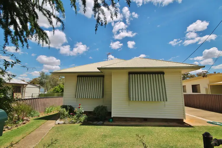 44 Blackett Avenue, Young NSW 2594
