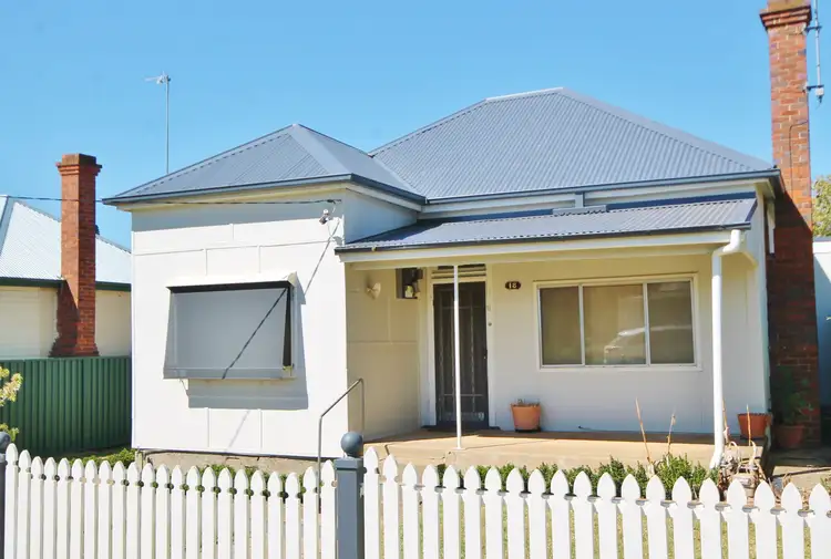 18 Yass Street, Young NSW 2594
