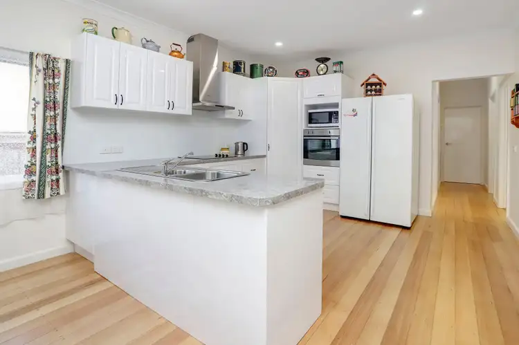 33 First Avenue, Rosebud VIC 3939