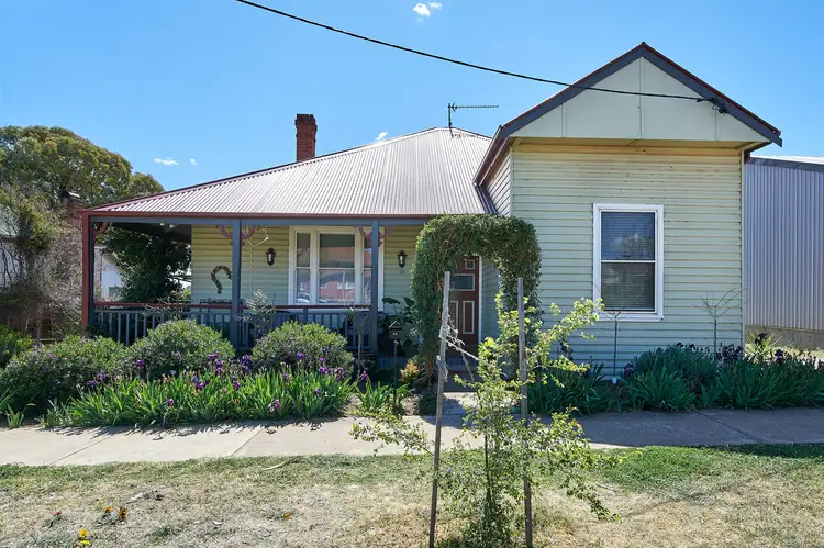 42 Loughnan Street, Coolamon NSW 2701