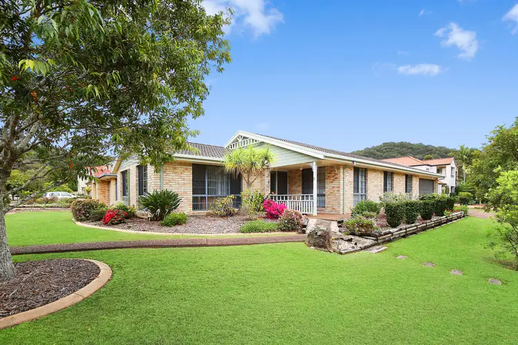3 Manooka Road, Point Clare NSW 2250