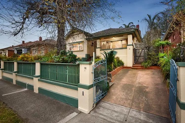 16 Melville Road, Pascoe Vale South VIC 3044