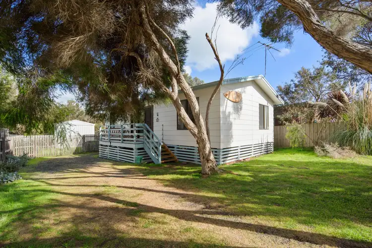 8 Dolphin Drive, Smiths Beach VIC 3922