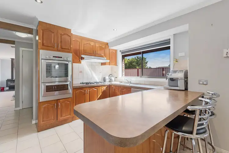 Fifth view of Homely house listing, 8 Finden Court, Craigieburn VIC 3064
