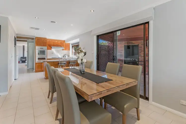Seventh view of Homely house listing, 8 Finden Court, Craigieburn VIC 3064