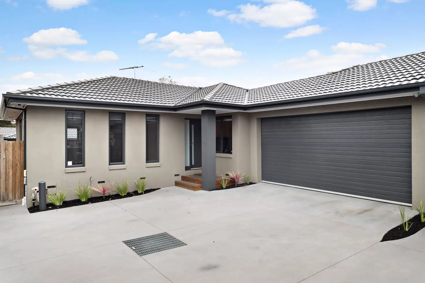 Main view of Homely townhouse listing, 2/650 Warrigal Road, Oakleigh South VIC 3167