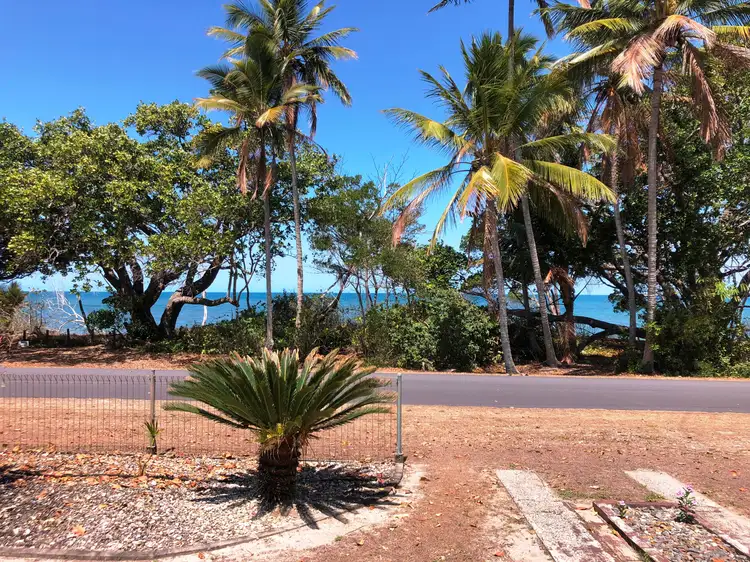 140 Marine Parade, Newell QLD 4873