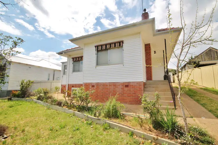 4 Main Street, Young NSW 2594