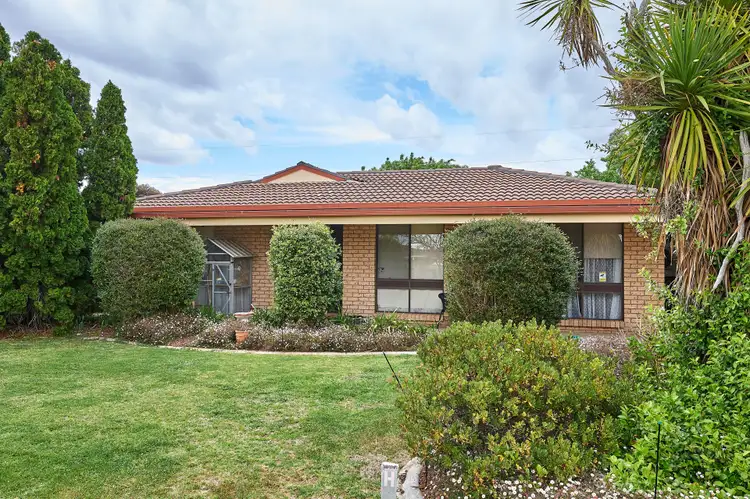 17 Warrambool Crescent, Glenfield Park NSW 2650