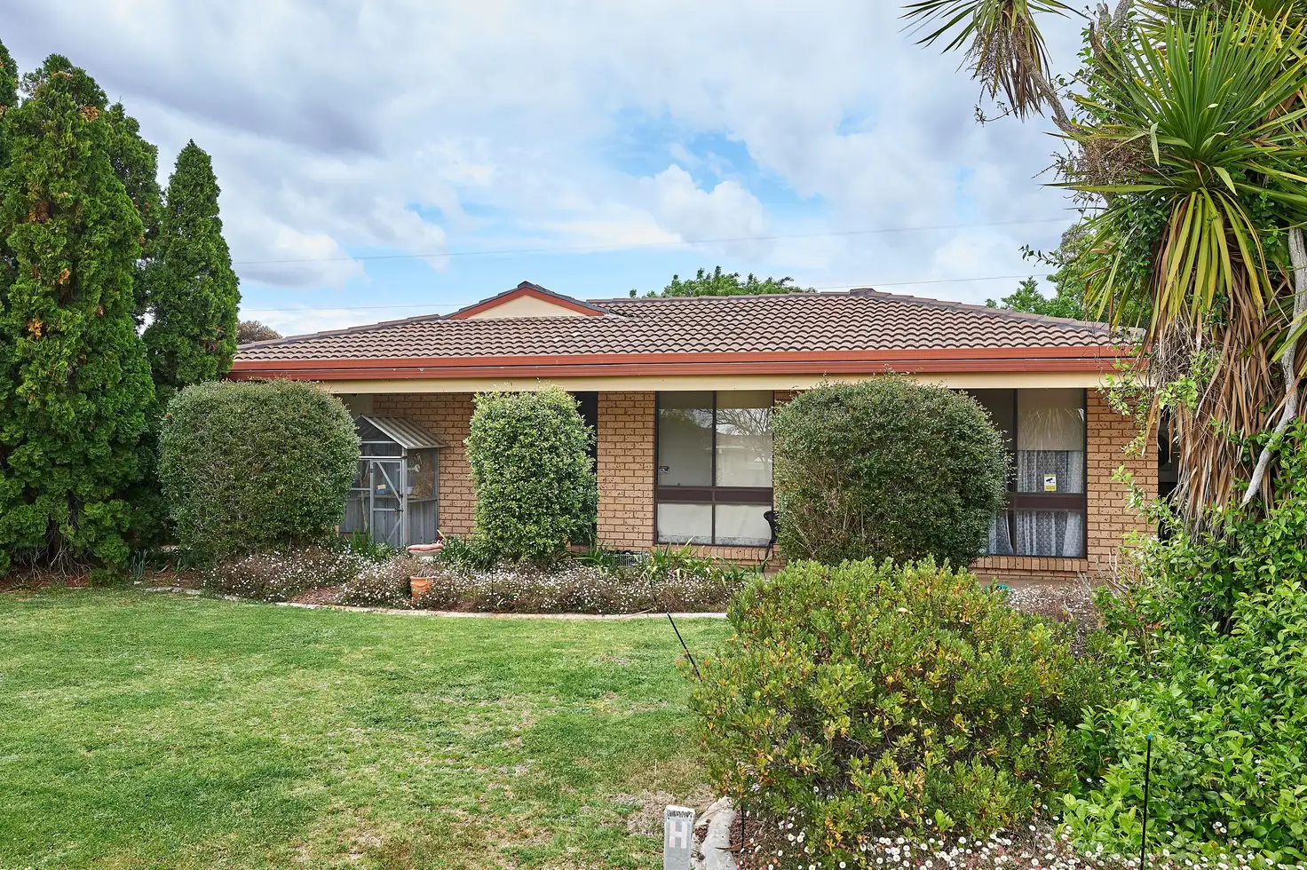 Main view of Homely house listing, 17 Warrambool Crescent, Glenfield Park NSW 2650