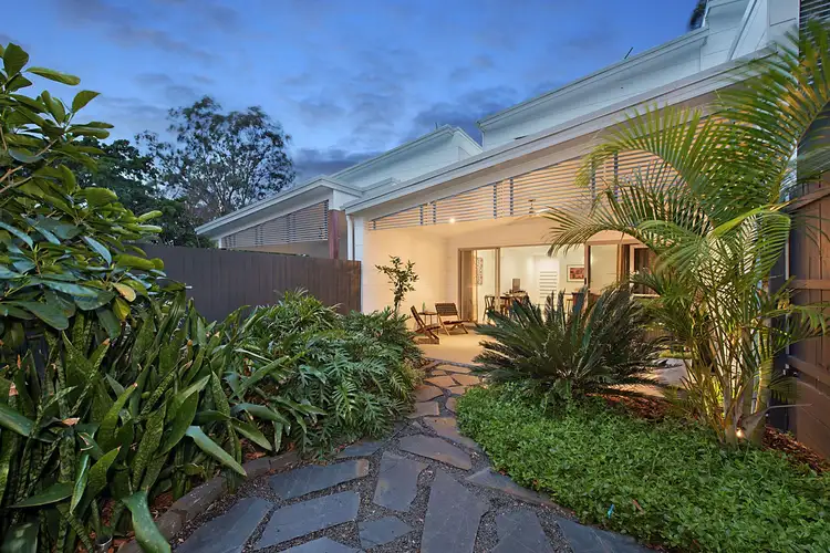Main view of Homely townhouse listing, 2/22 Rockingham Street, Mount Gravatt QLD 4122