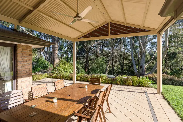 16 Schocroft Avenue, Crafers SA 5152