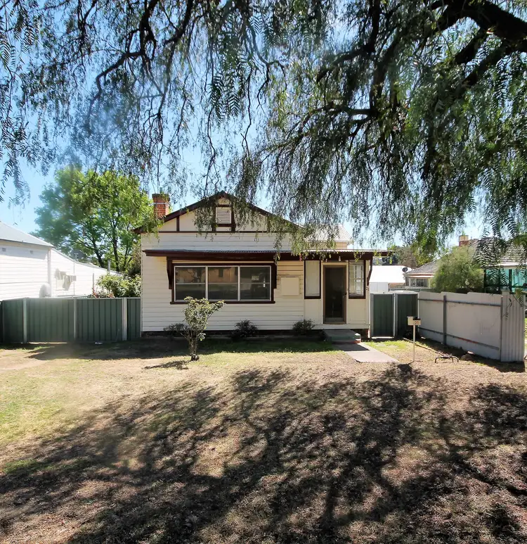 21 Ripon Street, Young NSW 2594