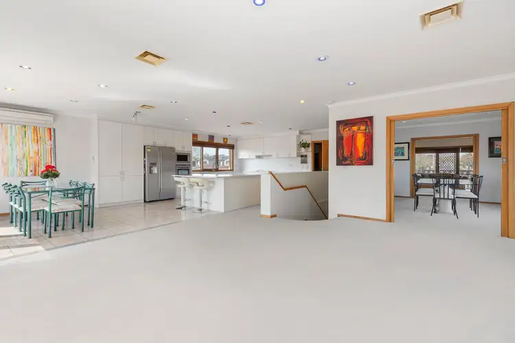 27 Mackie Road, Bentleigh East VIC 3165