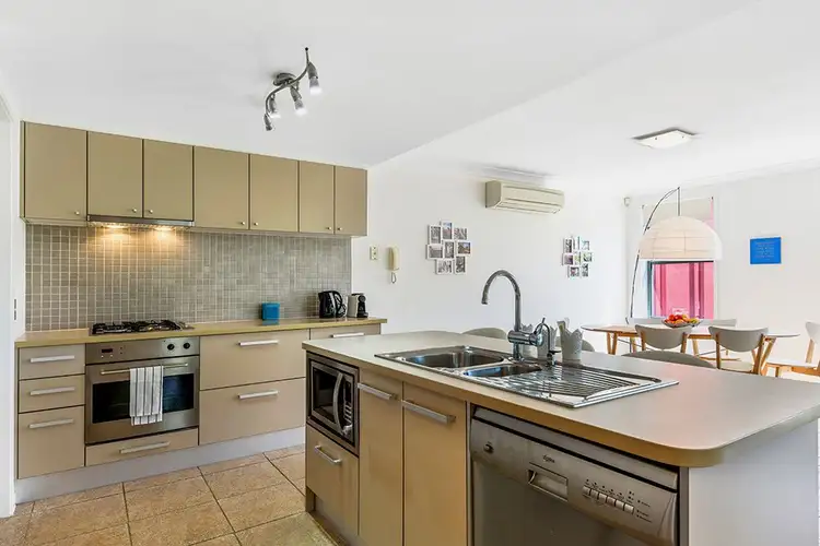 Fourth view of Homely unit listing, 2/3108 The Boulevarde, Carrara QLD 4211