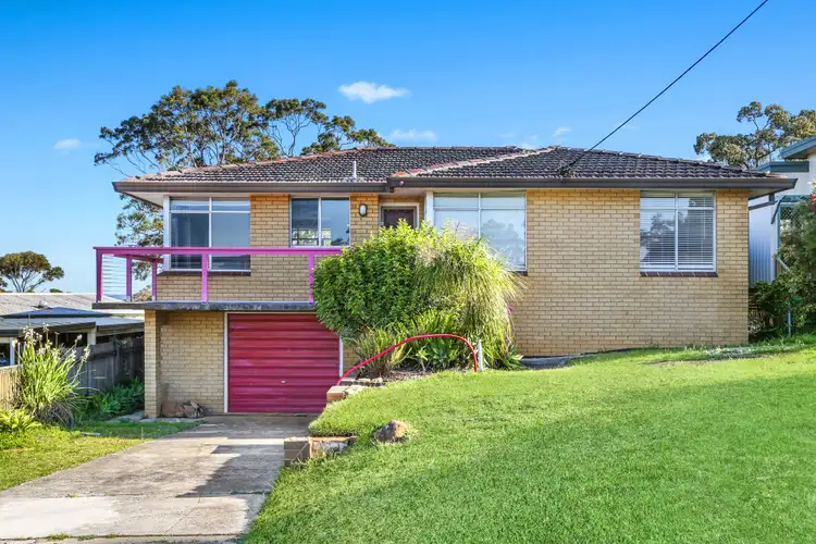 8 Penang Street, Point Clare NSW 2250