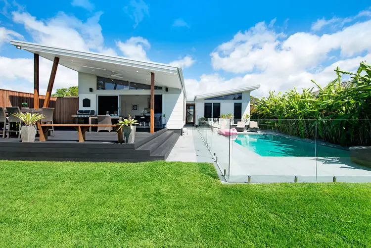 3 Nootka Court, Broadbeach Waters QLD 4218