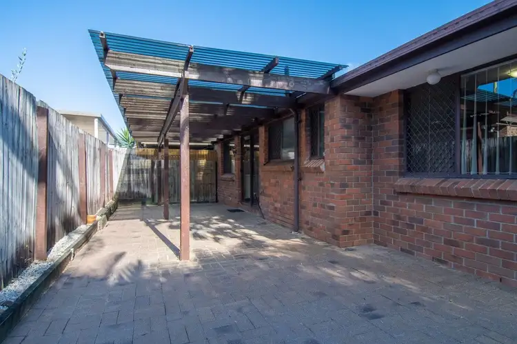 2/20 Callistemon Court, Arundel QLD 4214