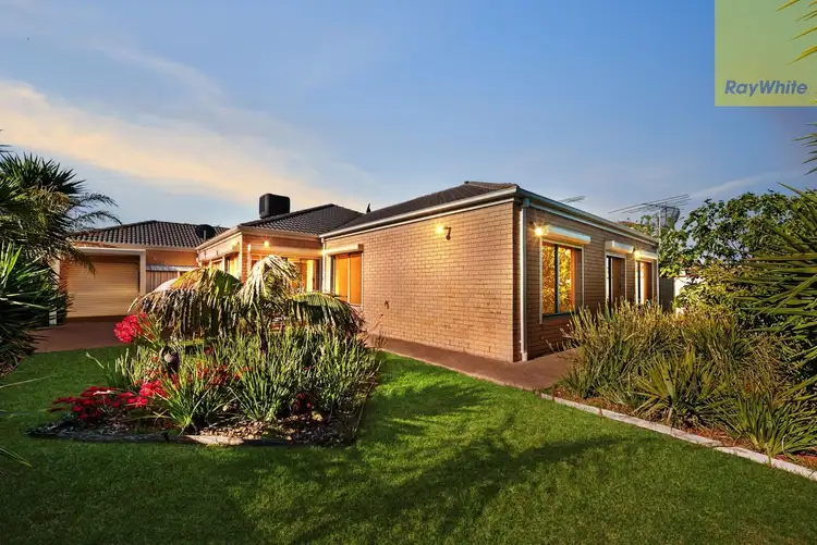 32 Tudor Rose Crescent, Sydenham VIC 3037