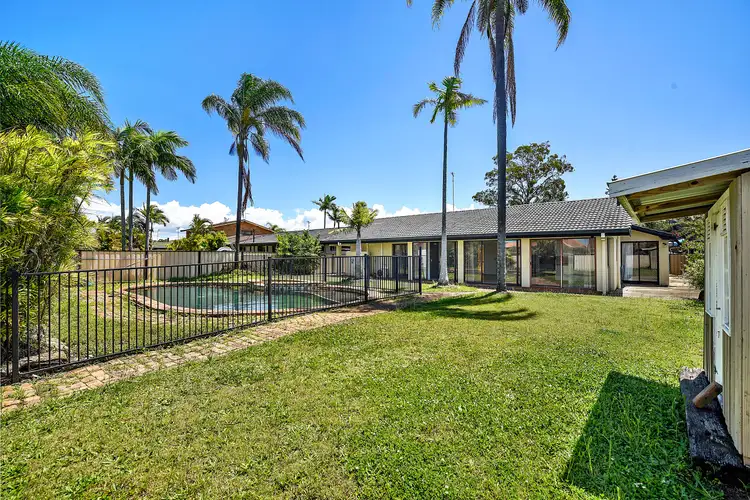 40 Collins Crescent, Benowa QLD 4217