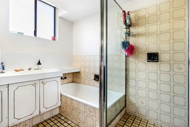 Sixth view of Homely apartment listing, 3/3 Jubilee Avenue, Broadbeach QLD 4218