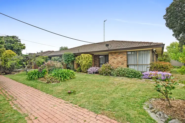 6 Cedar Avenue, Alfredton VIC 3350
