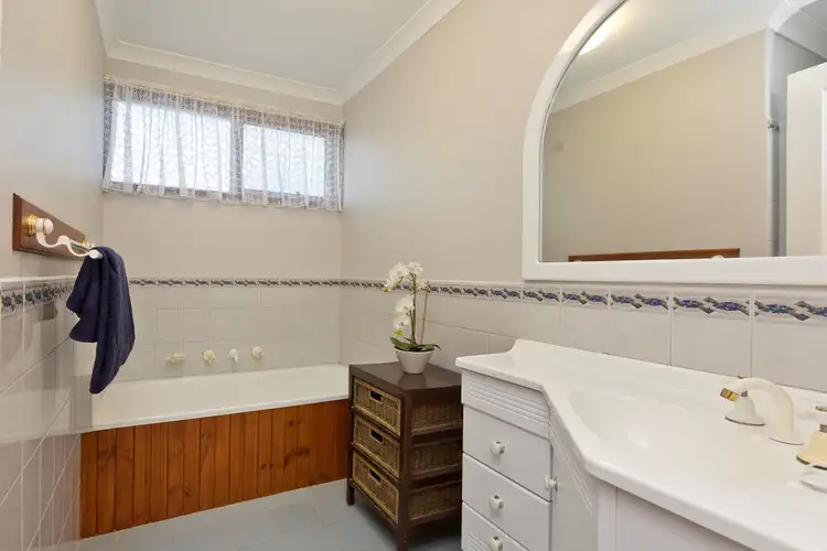 Fifth view of Homely house listing, 33 Whitford Way, Frankston VIC 3199