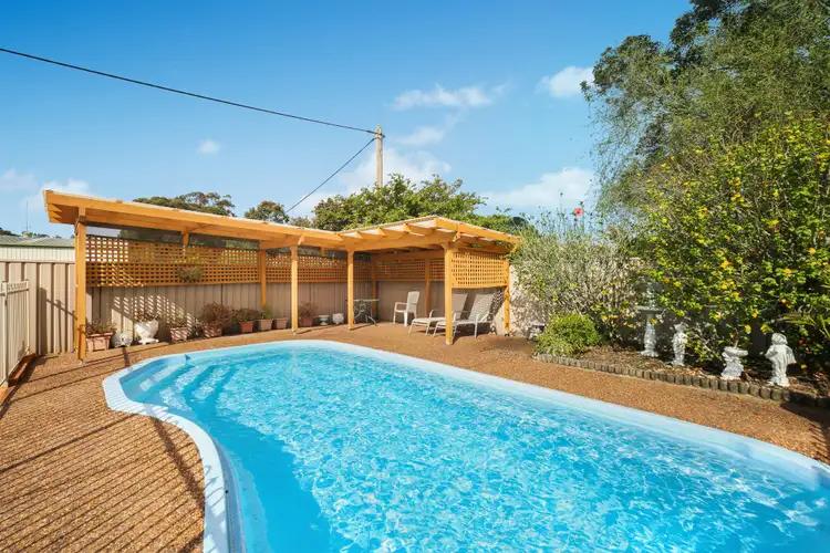 8 Wendy Drive, Point Clare NSW 2250