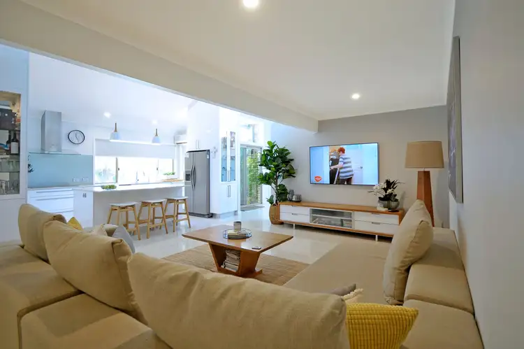 8 Dundee Court, Robina QLD 4226