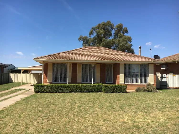 100 Lyall Street, Cowra NSW 2794