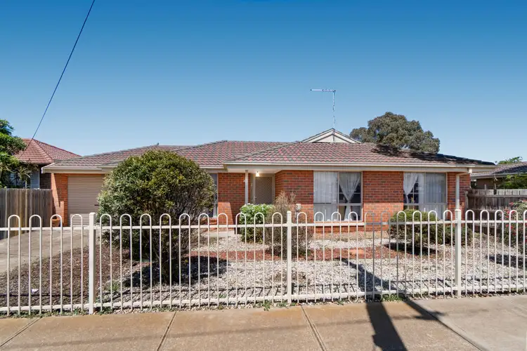 1/49 Staughton Street, Melton South VIC 3338