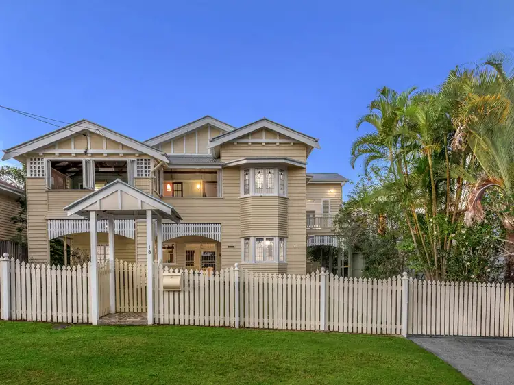 18 Wellstead Avenue, Coorparoo QLD 4151