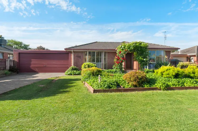 Second view of Homely house listing, 5 Sherriff Rise, Pakenham VIC 3810