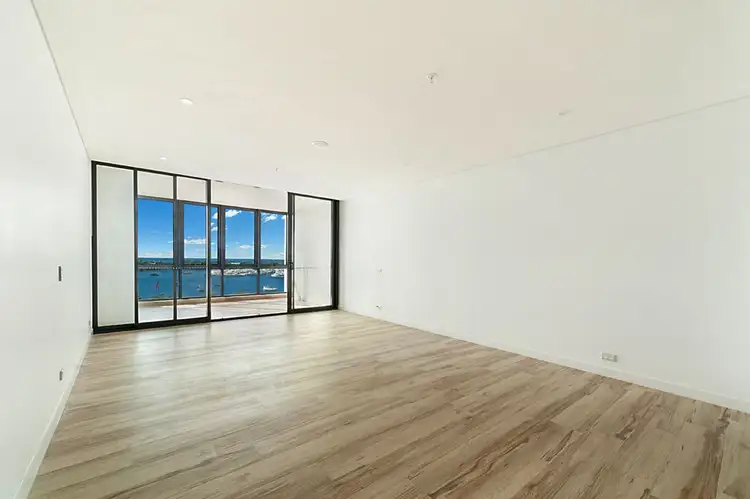 1112/2 Como Crescent, Southport QLD 4215