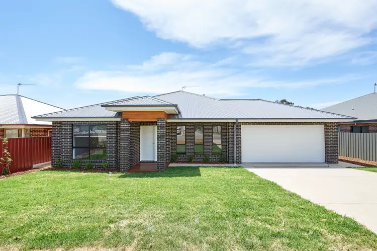 20 Loughnan Street, Coolamon NSW 2701