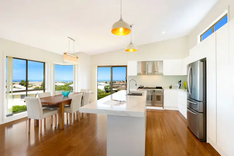 16 Price Avenue, Kiama NSW 2533