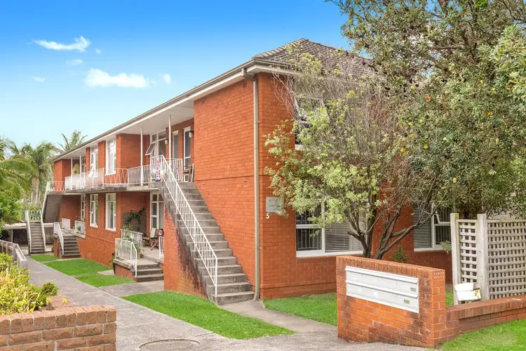 Second view of Homely unit listing, 6/5 Ocean View Road, Freshwater NSW 2096