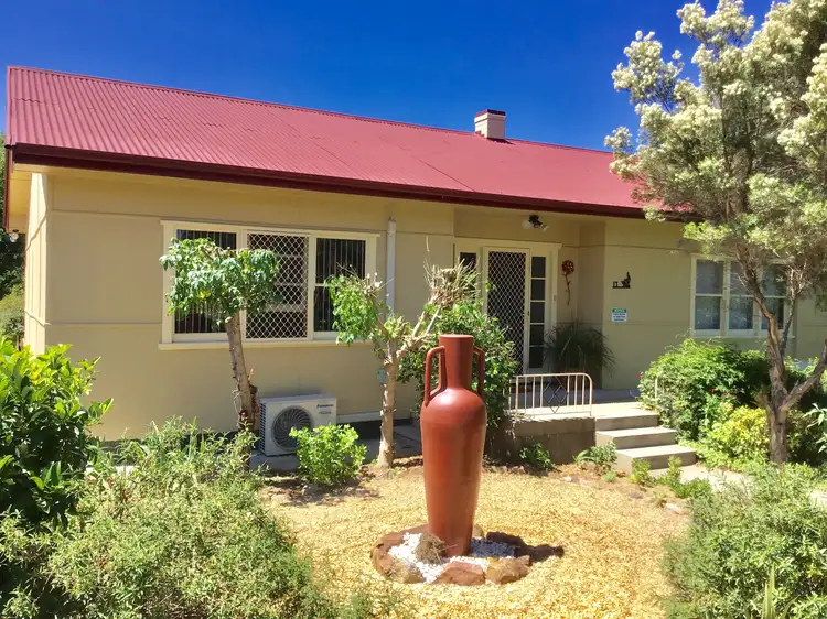 17 Walker Street, Cowra NSW 2794