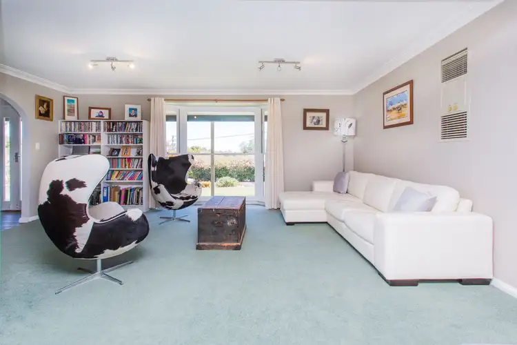 Fifth view of Homely house listing, 2 Taronga Drive, Cowra NSW 2794