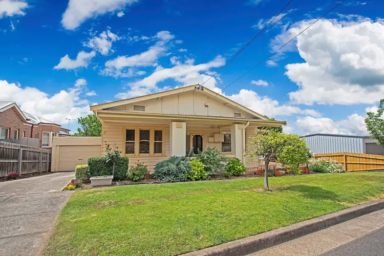 18 Victoria Terrace, Belmont VIC 3216