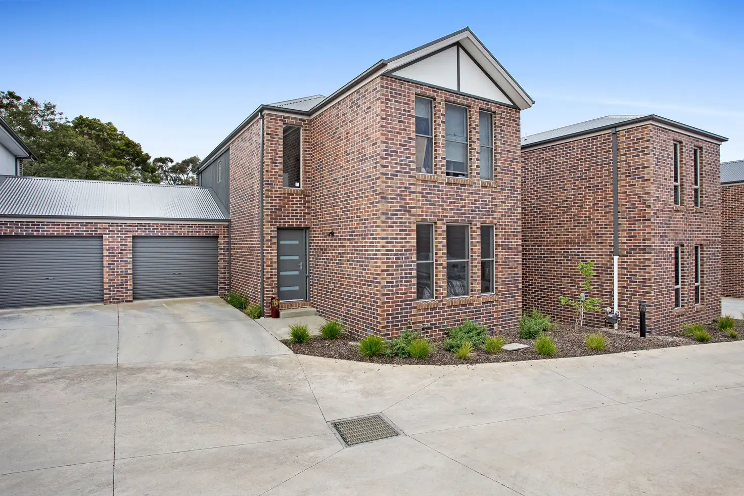 Main view of Homely townhouse listing, 2 Nader Close, Redan VIC 3350