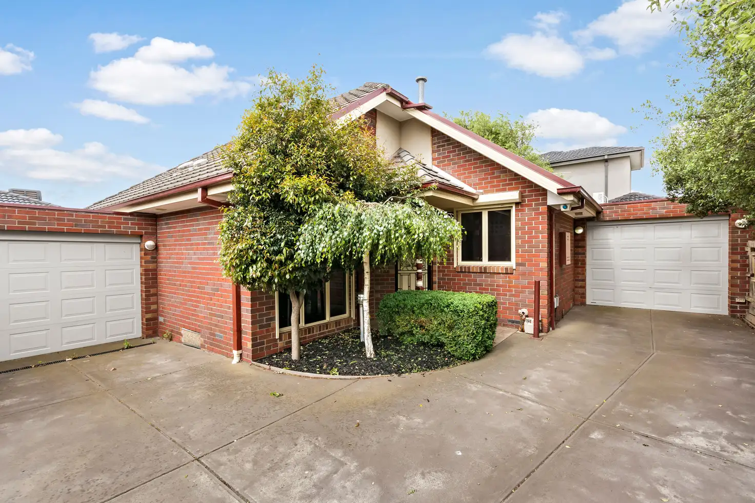 Main view of Homely townhouse listing, 2/18 Leumear Street, Oakleigh East VIC 3166