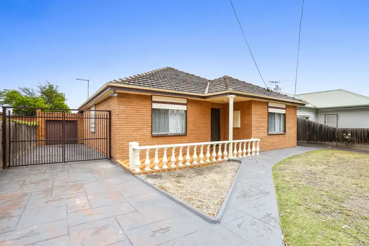 19 First Avenue, Strathmore VIC 3041