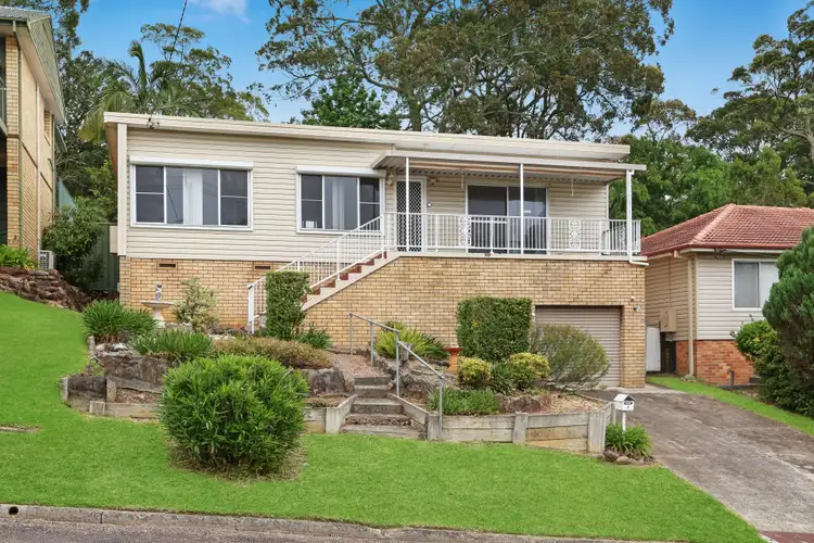 5 Lorraine Avenue, Point Clare NSW 2250